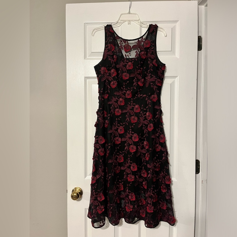 White House Black Market Pre Owned black floral dress